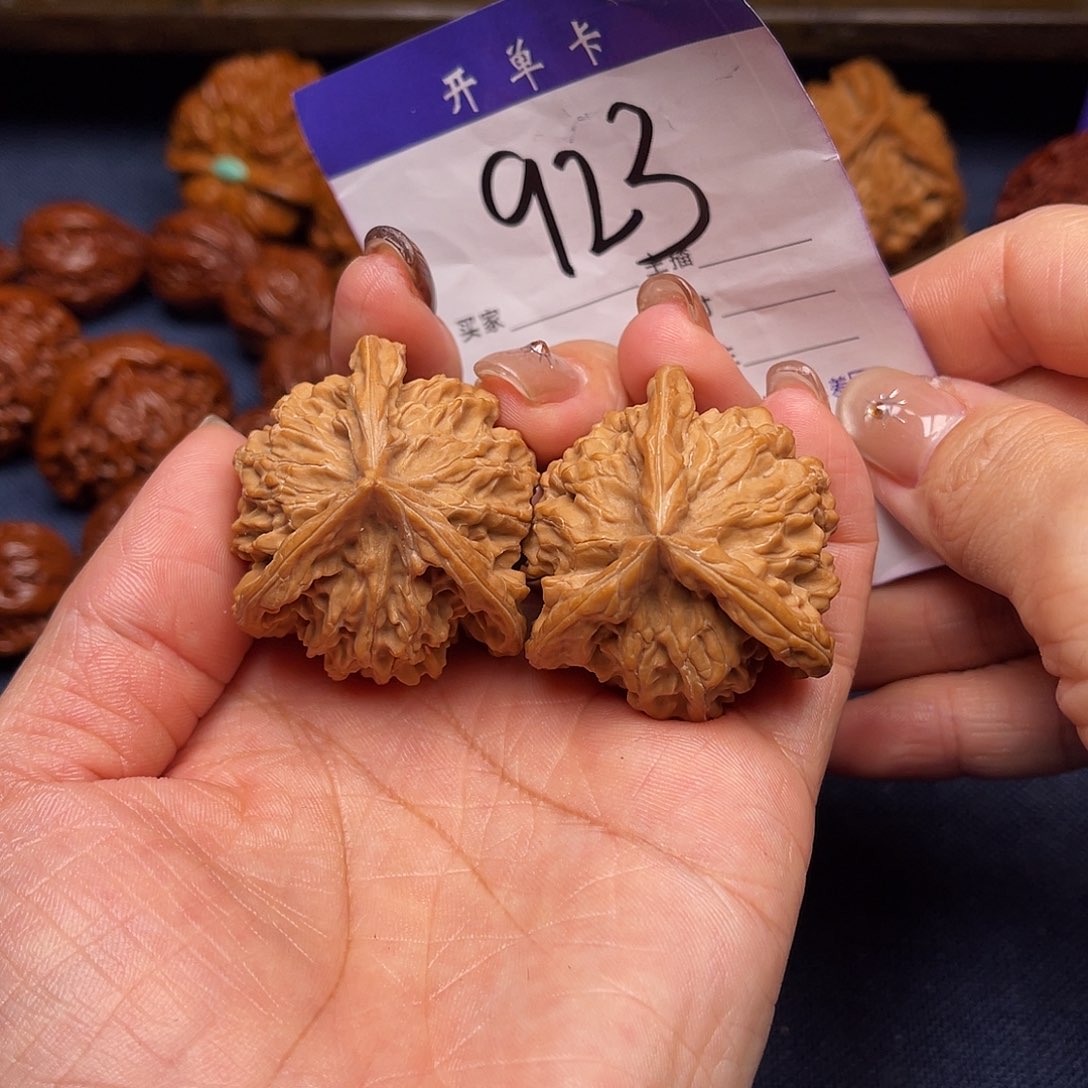 文玩核桃吊坠盘山三棱40