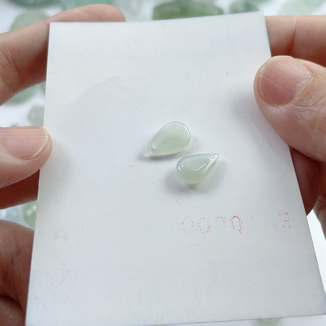 翡翠颈饰未镶嵌水滴