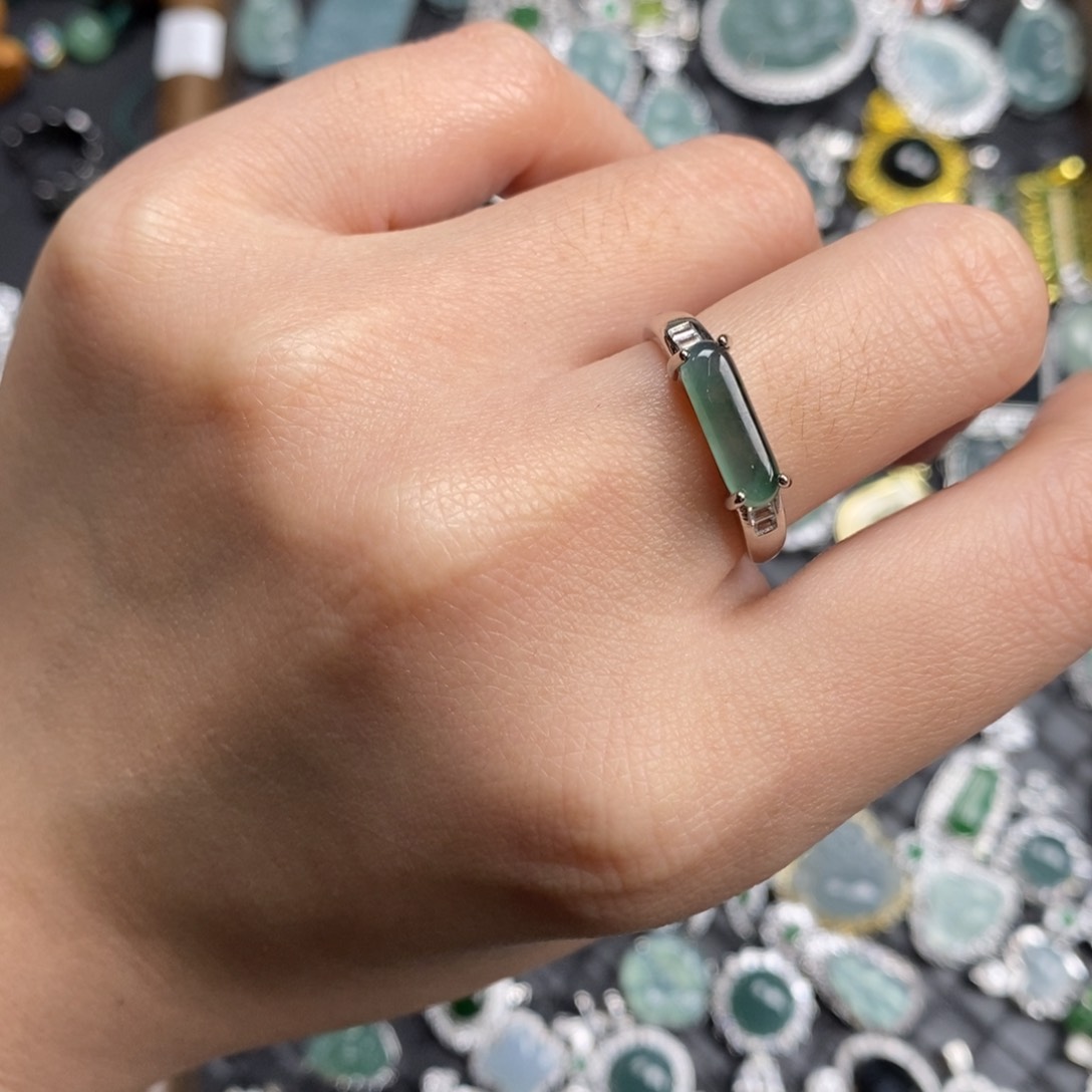 颈饰未镶嵌翡翠拉*尔翡翠