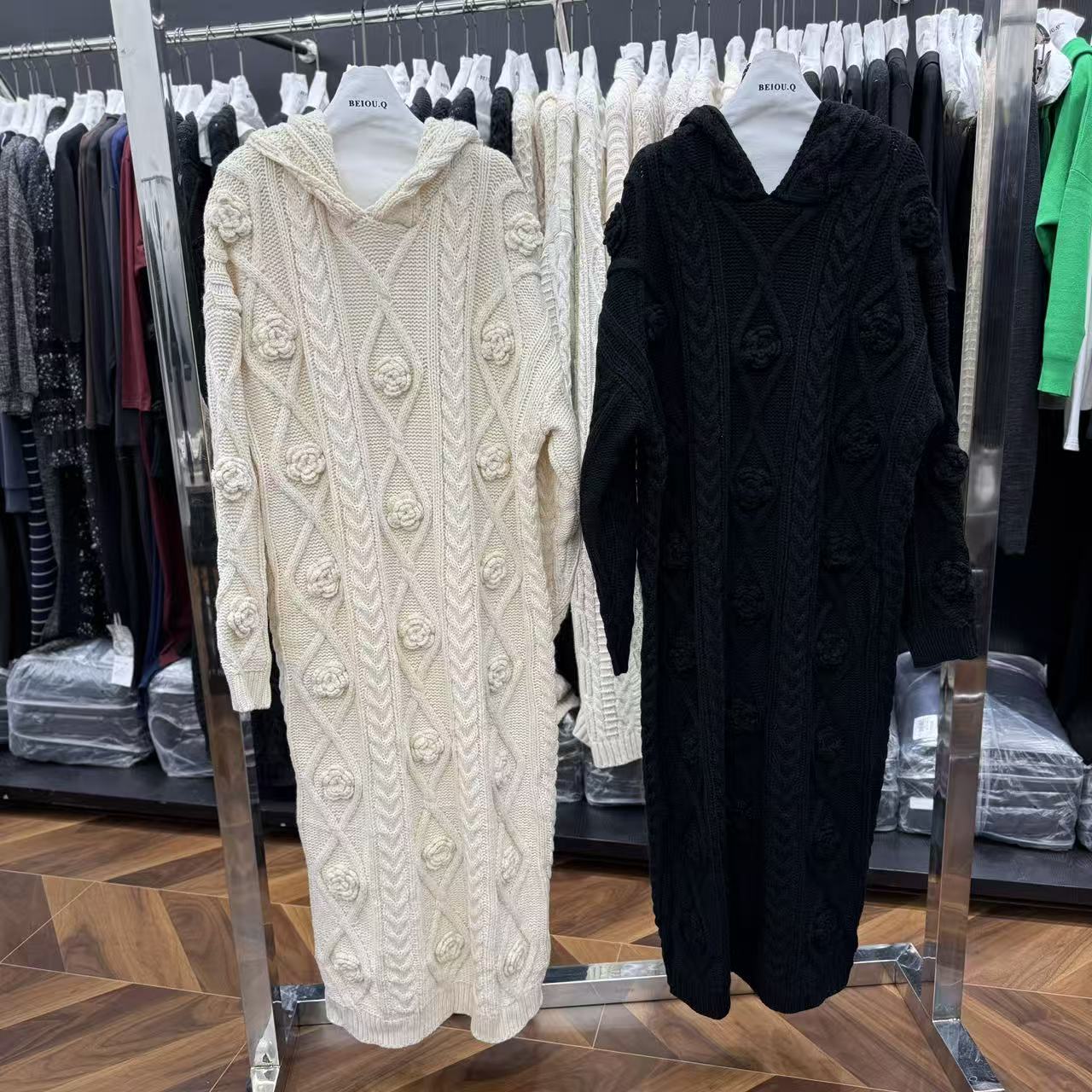 25020手工玫瑰帽款针织长毛衣裙(长125 宽70)