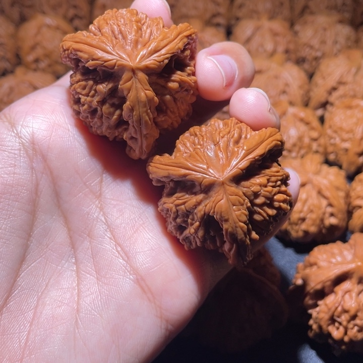 ****桃核吊坠小妹三棱