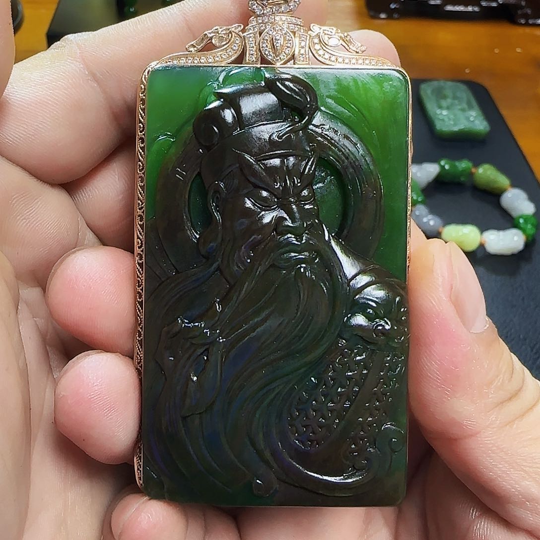 和田玉（碧玉）18K金镶嵌颈饰艺