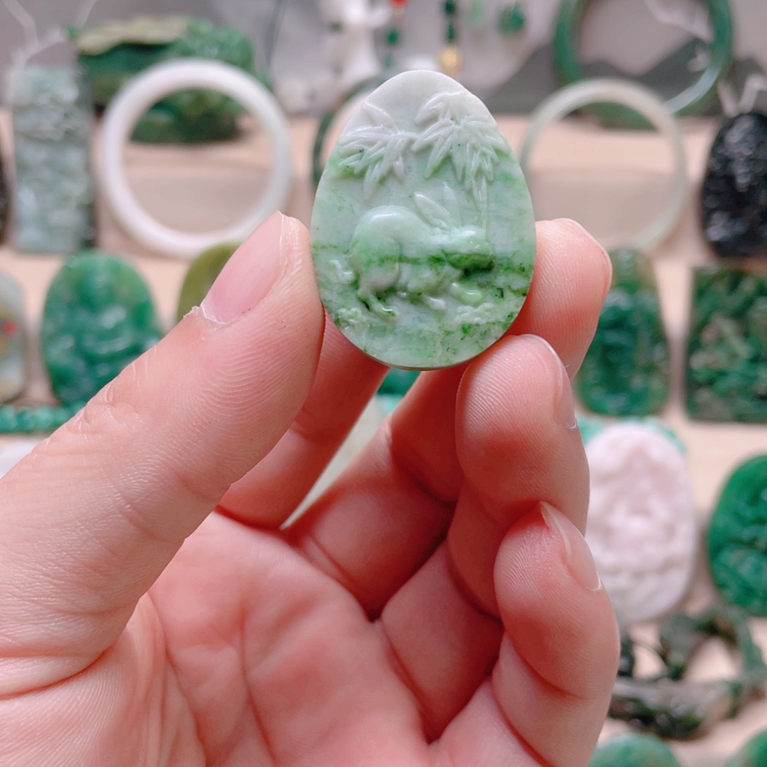 独山玉未镶嵌颈饰