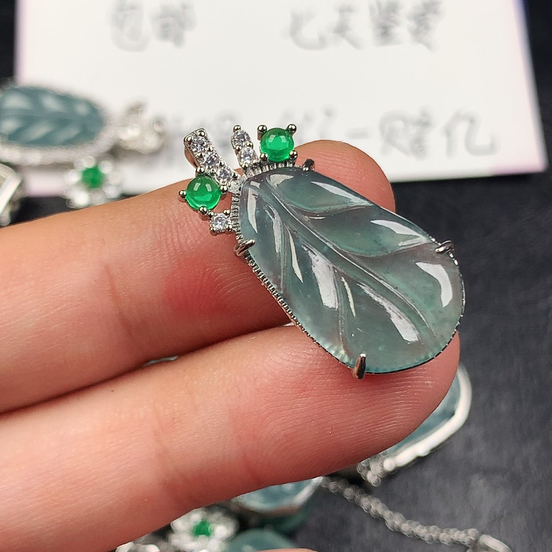 翡翠未镶嵌颈饰芭蕉叶
