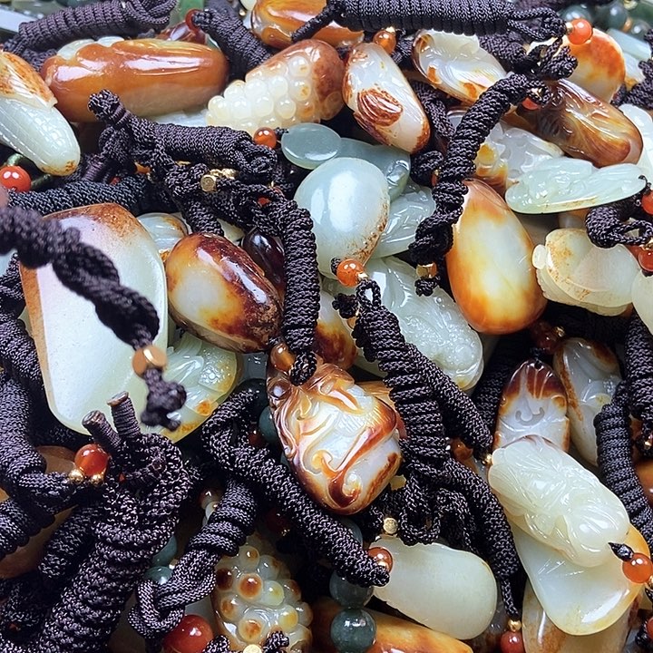 和田玉颈饰未镶嵌