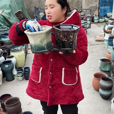 口18高16瑕疵盆子。    