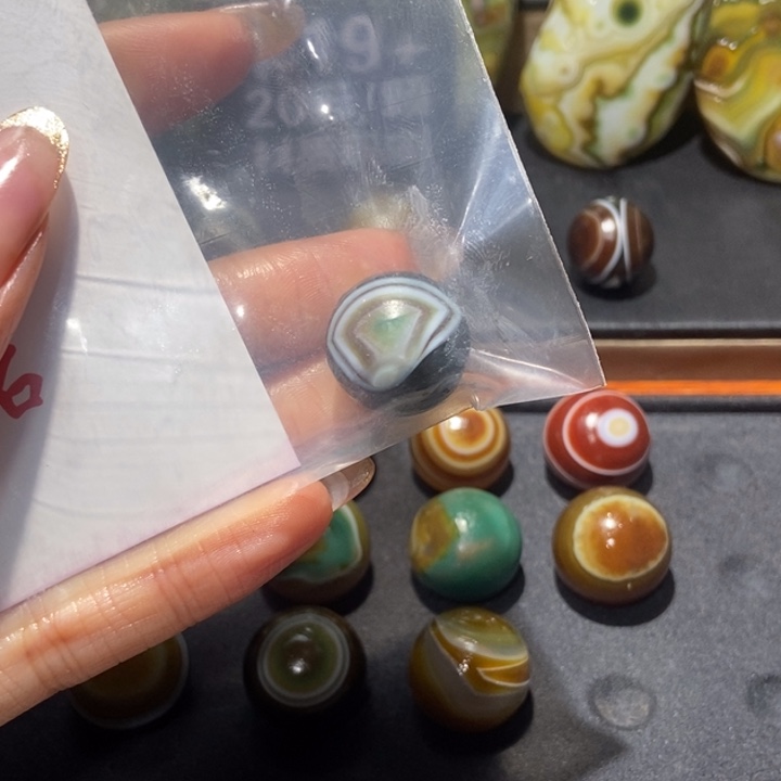 【闪购商品】玛瑙/玉髓珠宝奇石未镶嵌侯*?