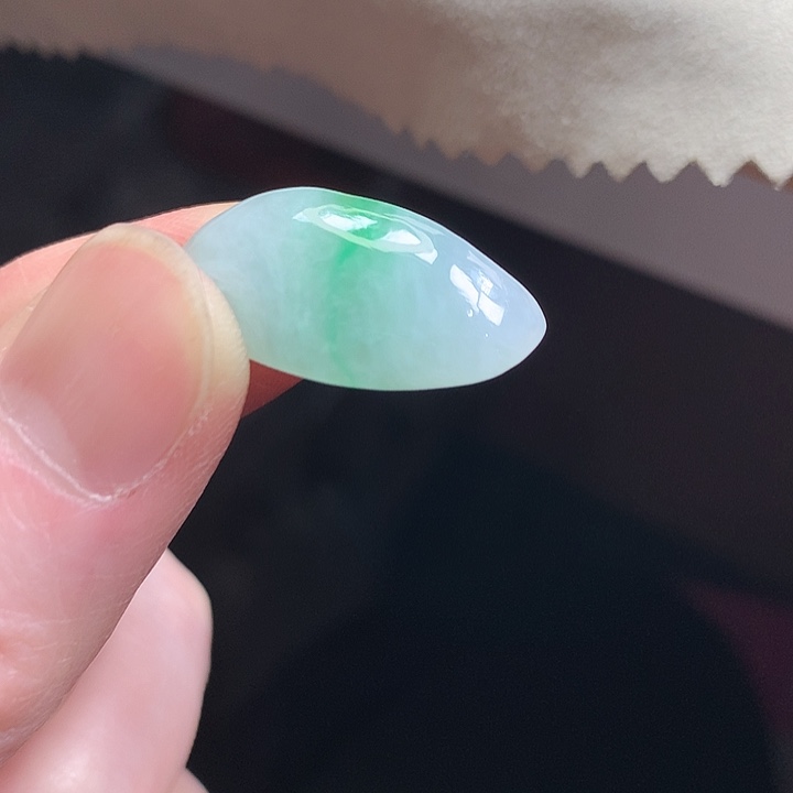 翡翠颈饰未镶嵌吊坠