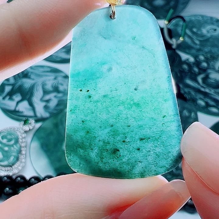 翡翠未镶嵌颈饰多样性发货天然的A货翡翠