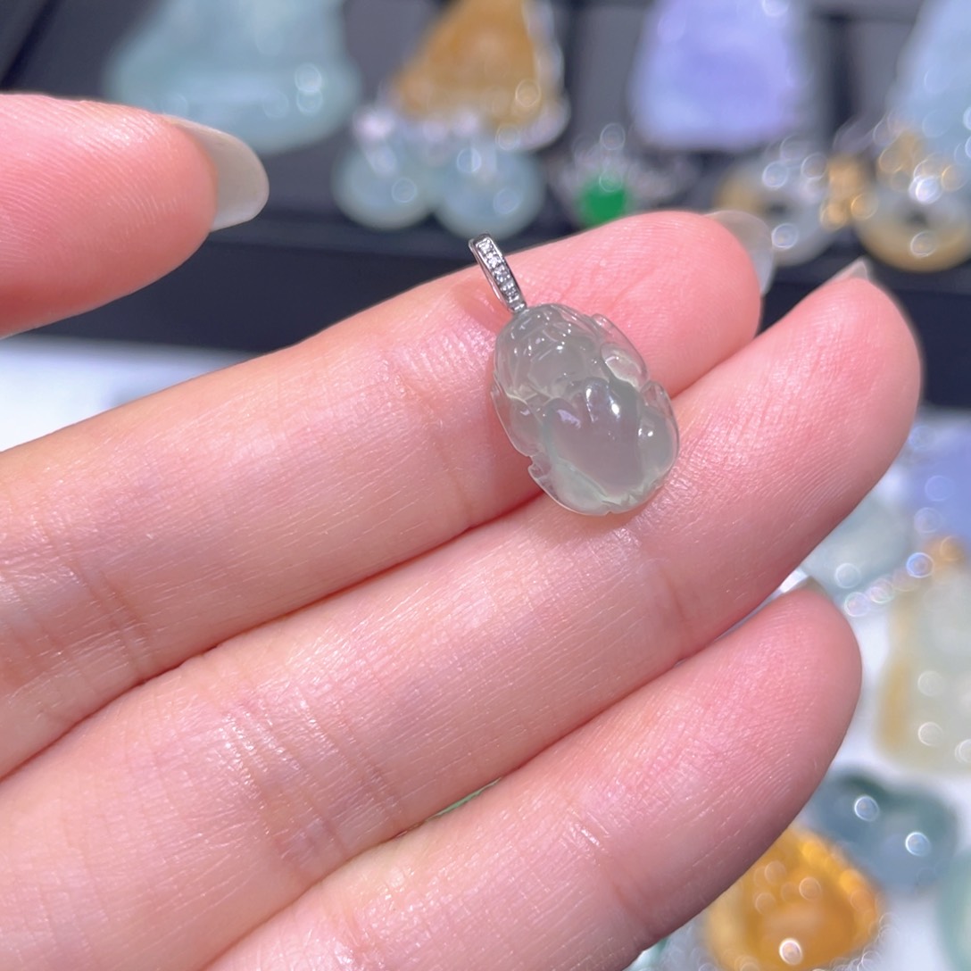 颈饰18K金镶嵌翡翠翡翠
