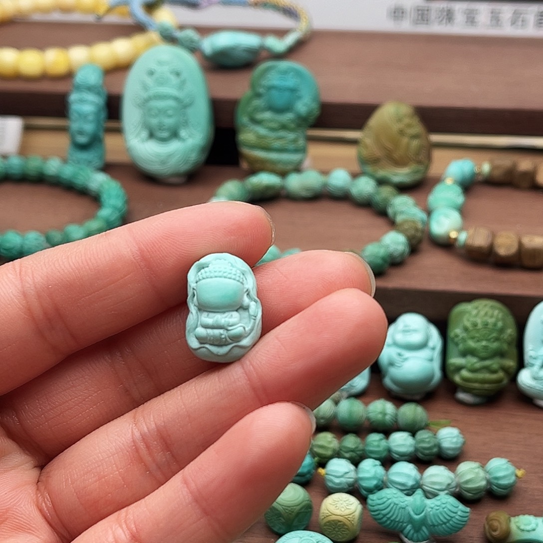 蛀***莓绿松石未镶嵌颈饰