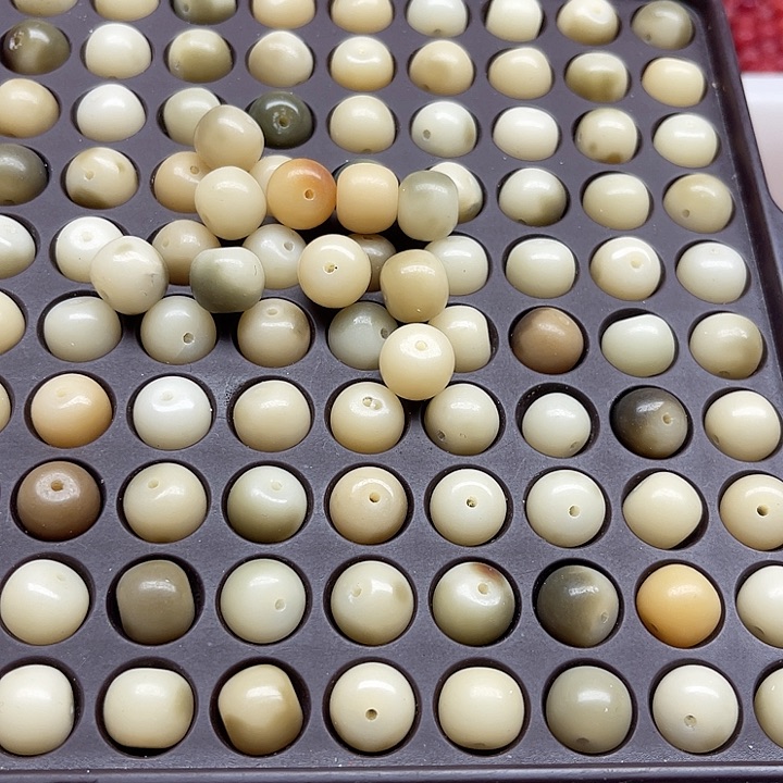 白玉菩提吊坠微瑕12飘花胖苹果110颗