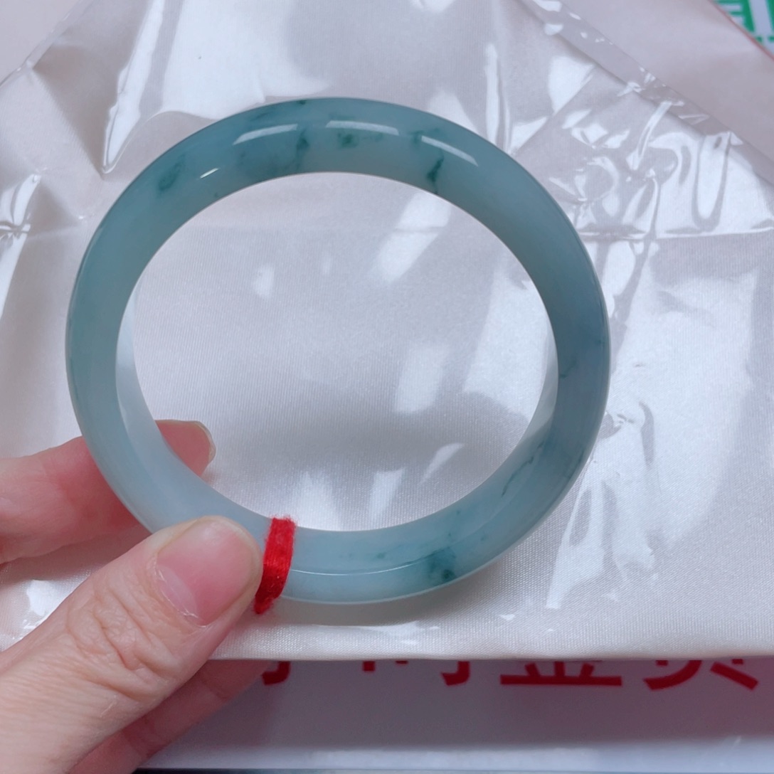 翡翠未镶嵌手镯飘花