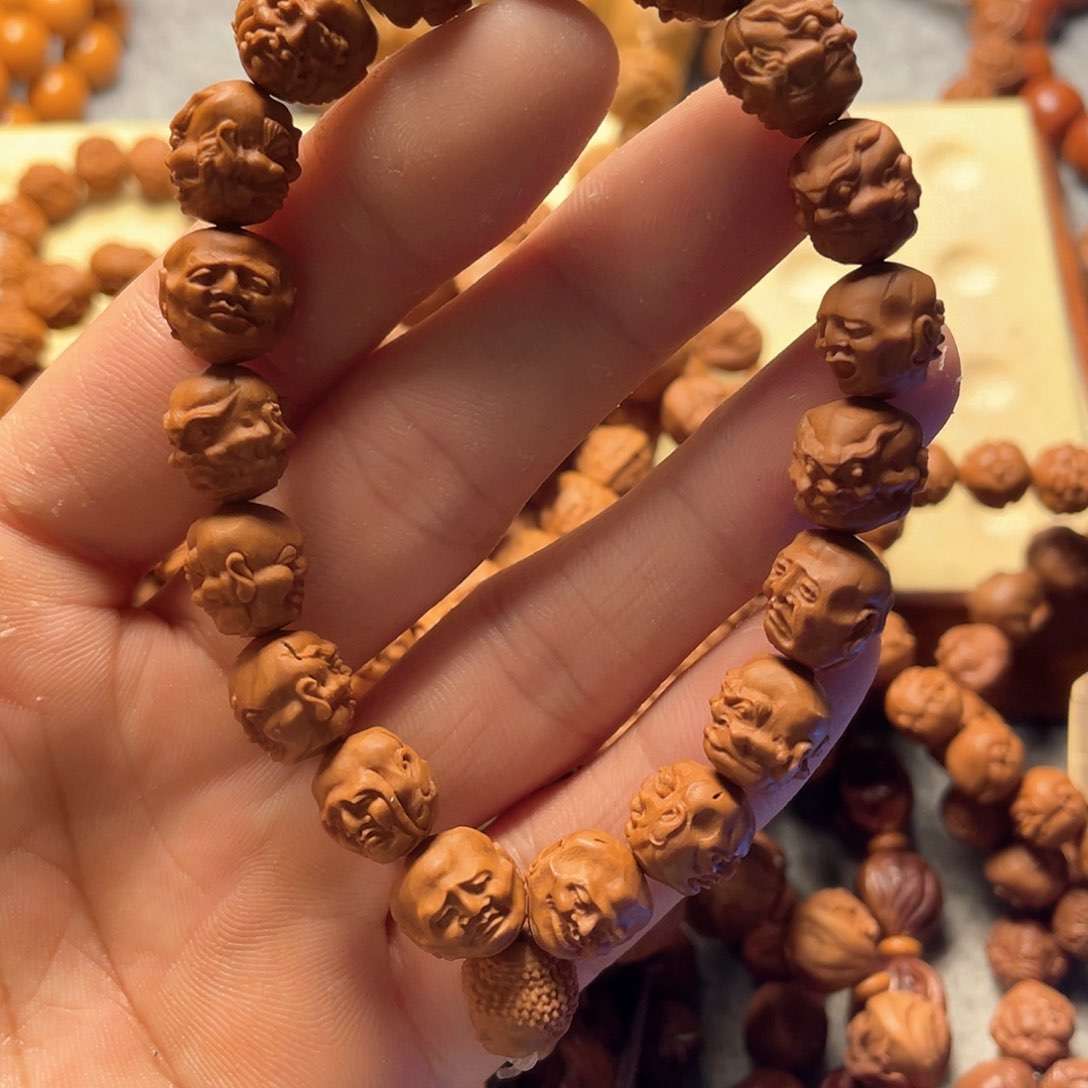 龙纹桃核雕刻双面36罗汉