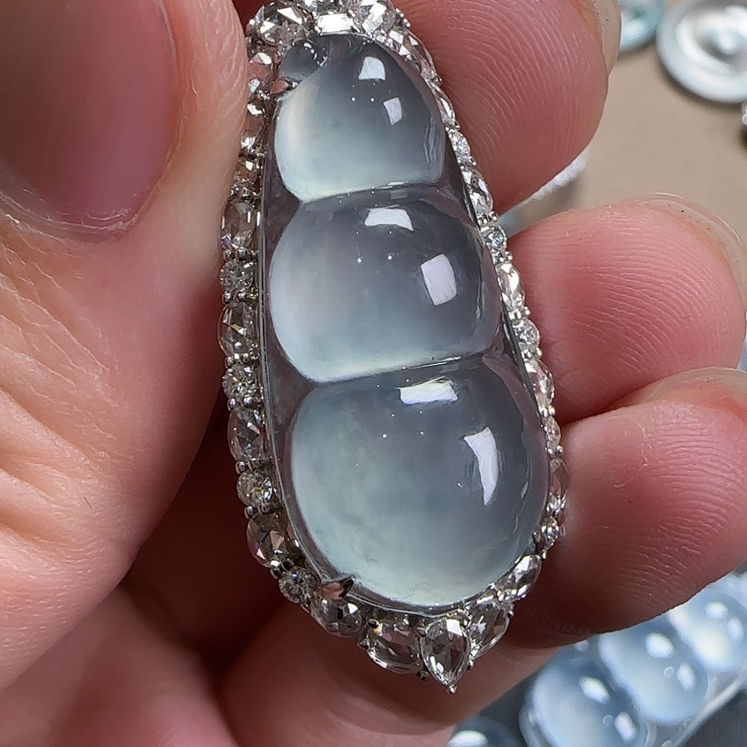 翡翠18K金镶嵌颈饰