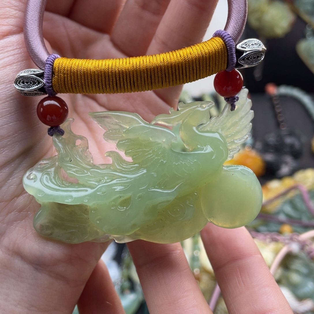 蛇纹石玉颈饰未镶嵌