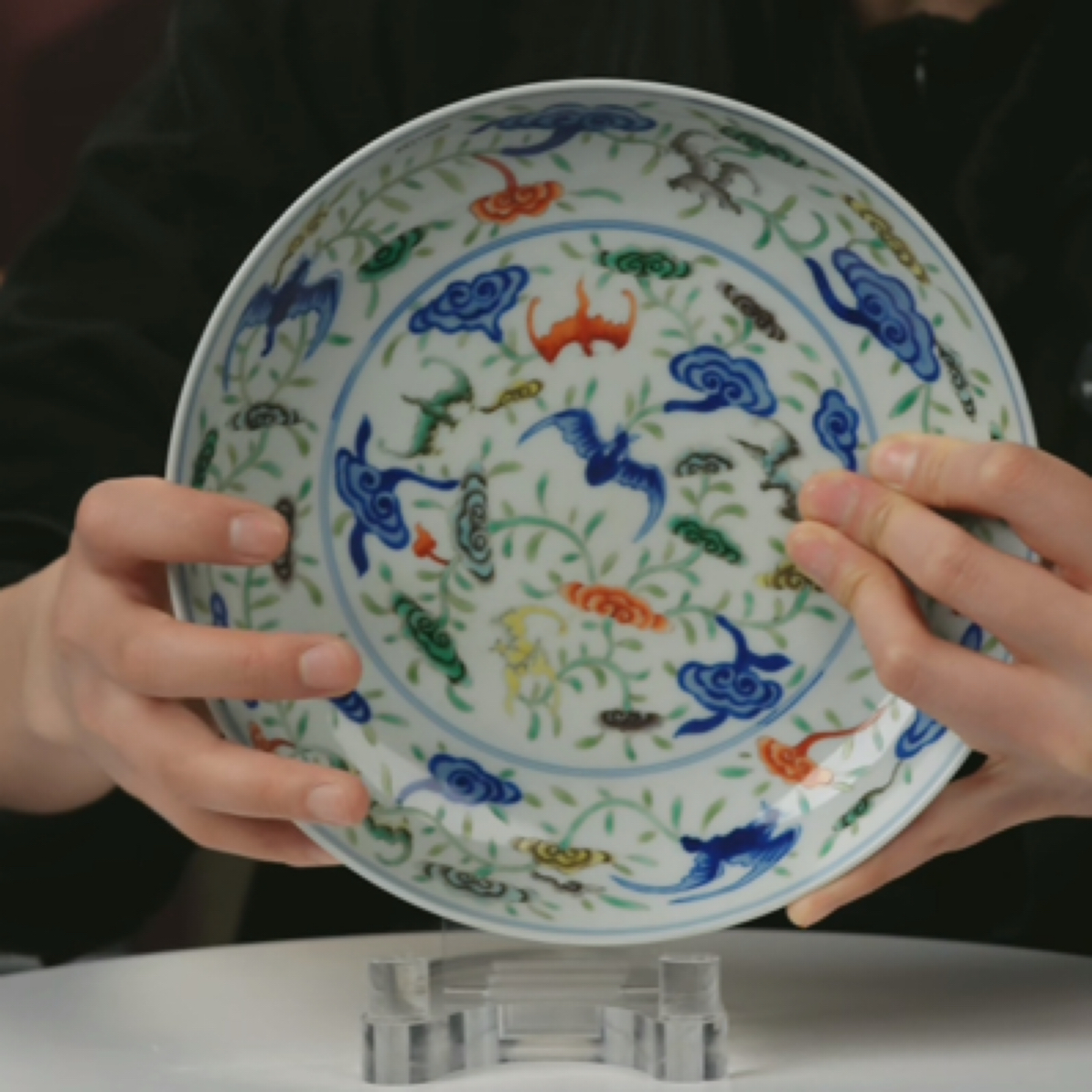 M斗彩洪福齐天纹赏盘