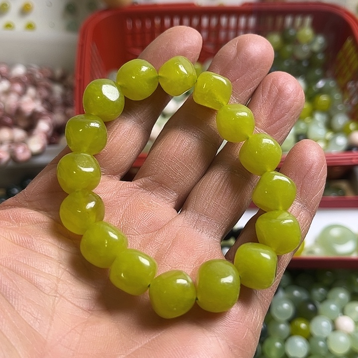 合金蛇纹石玉颈饰