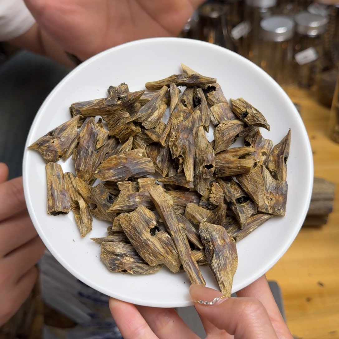 沉香手把件白棋树心油块料50克➕多样性发货