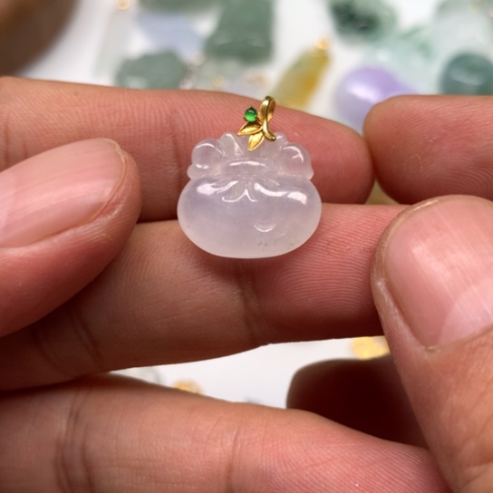 翡翠颈饰未镶嵌翡翠