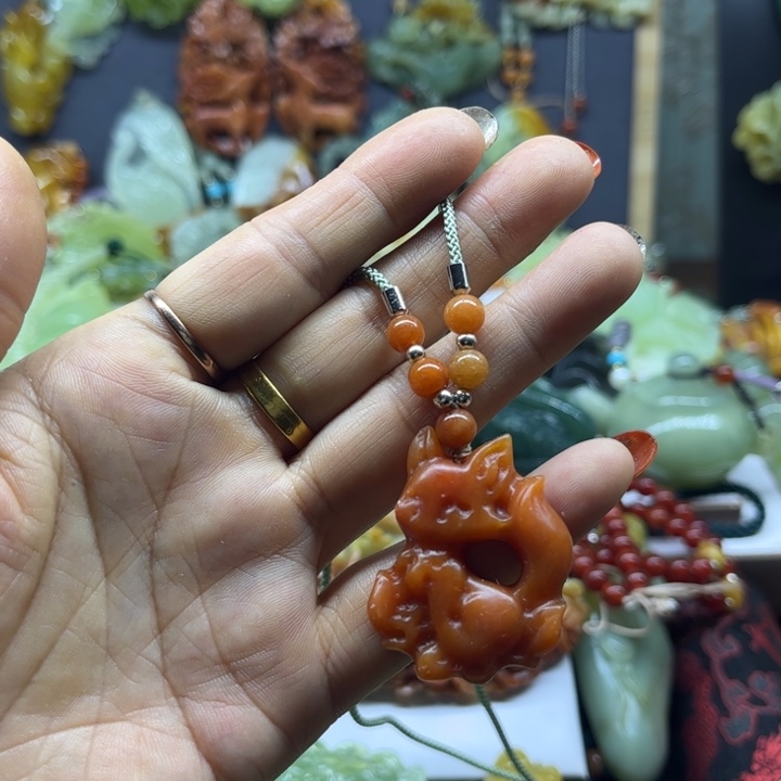 蛇纹石玉未镶嵌颈饰