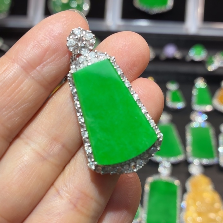 翡翠18K金镶嵌吊坠(不含链)翡翠