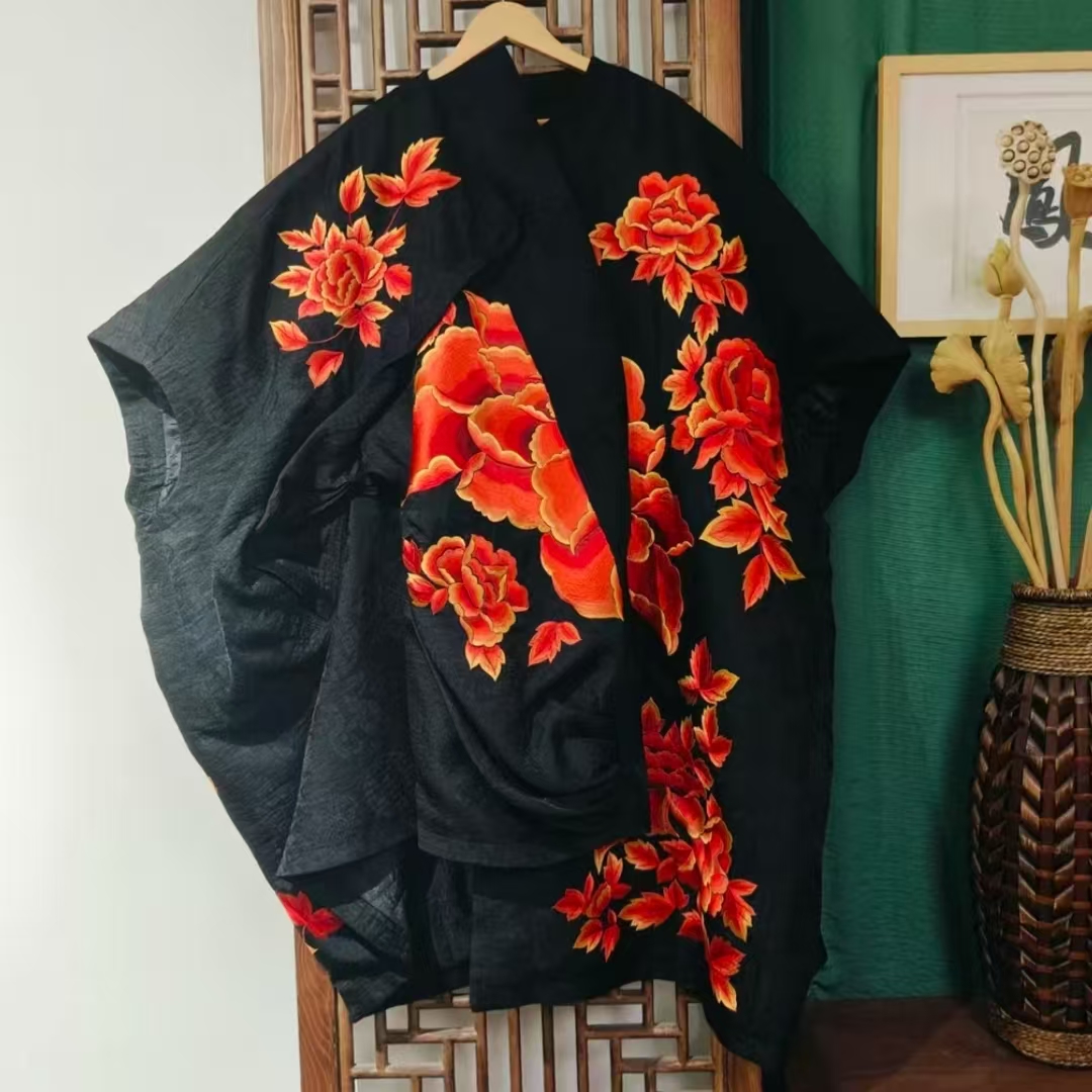 棉（LS771-1）凤徕兮定制黑色福禄底红牡丹花刺绣不规则设计款棉服