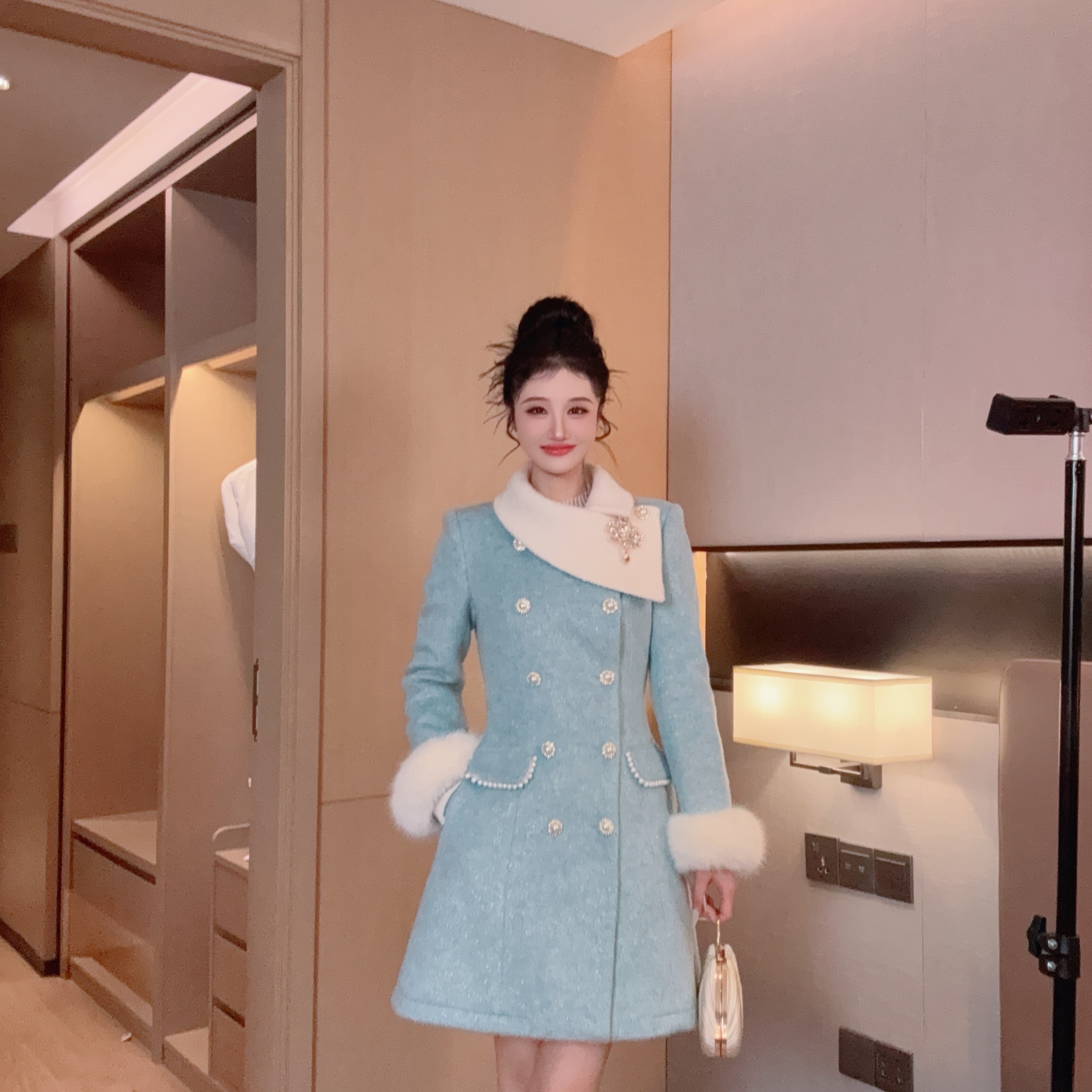 2025冬季新款亮丝短款大衣时尚设计款毛呢外套QRADDY100