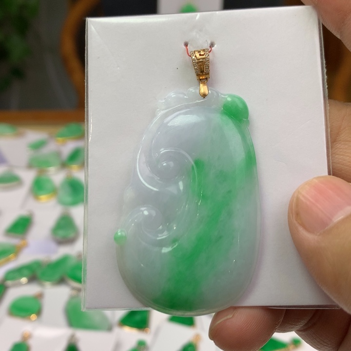 翡翠颈饰18K金镶嵌翡翠