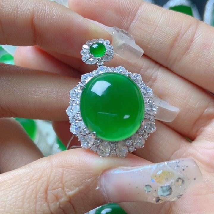 翡翠颈饰18K金镶嵌18159158。 