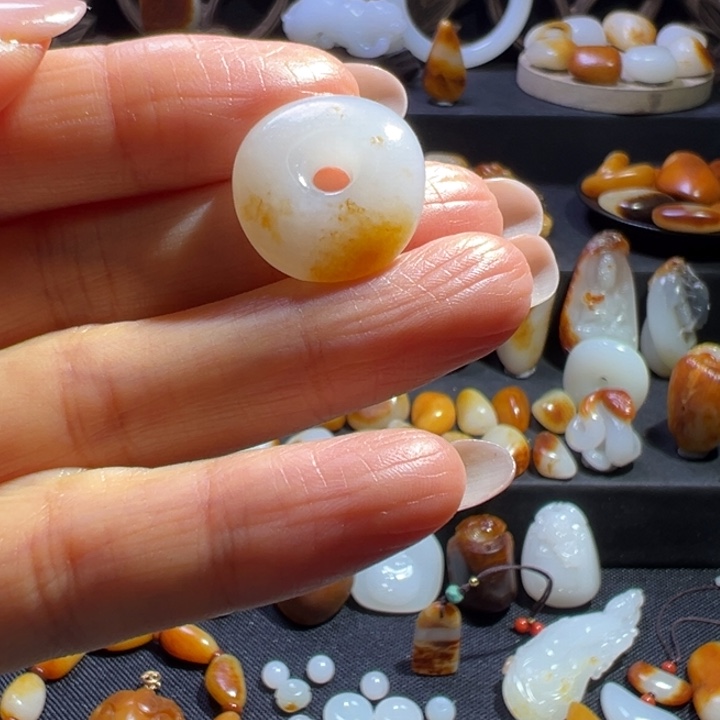 一***半和田玉未镶嵌颈饰