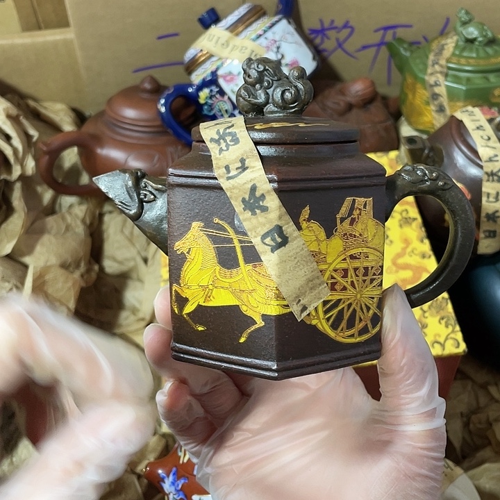 眷***方紫砂茶壶原矿泥料，手工制作的一把紫砂壶。