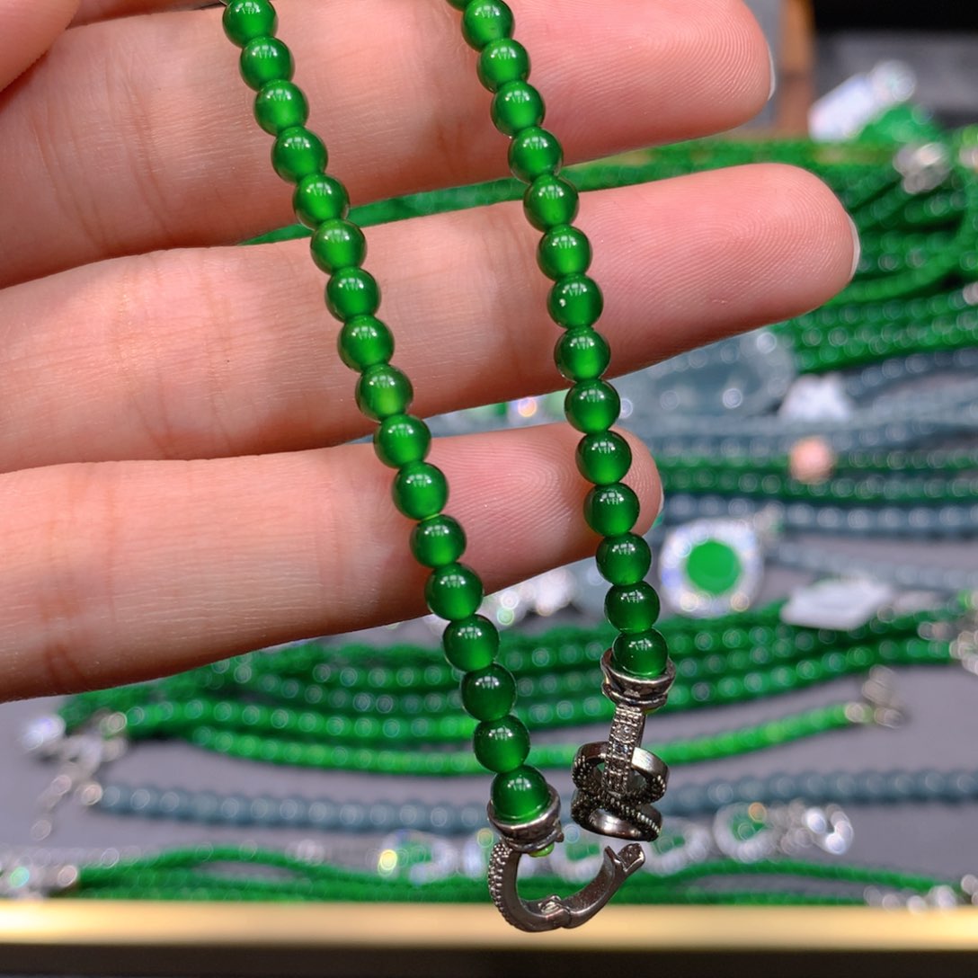 翡翠手链未镶嵌天然翡翠