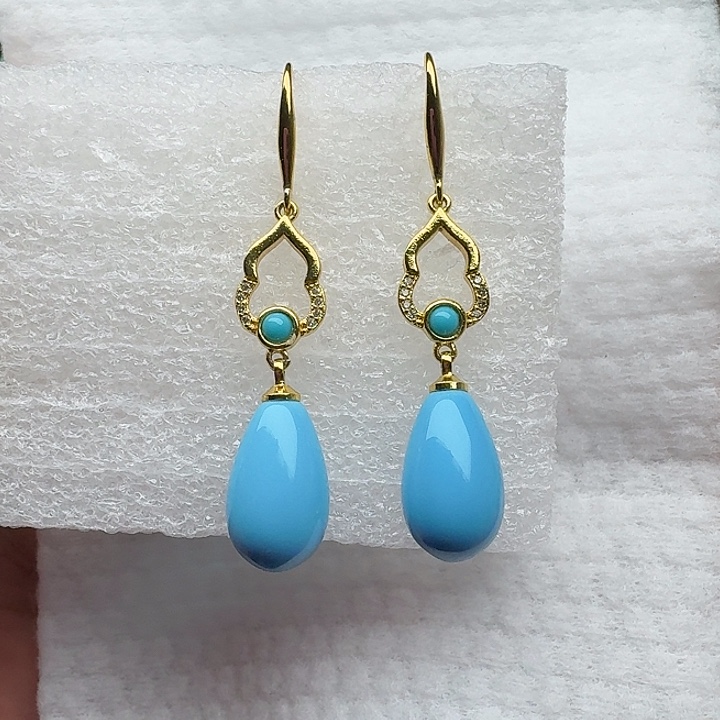 尺寸：蓝水滴款女神款耳坠一对，时尚洋气，简单大气