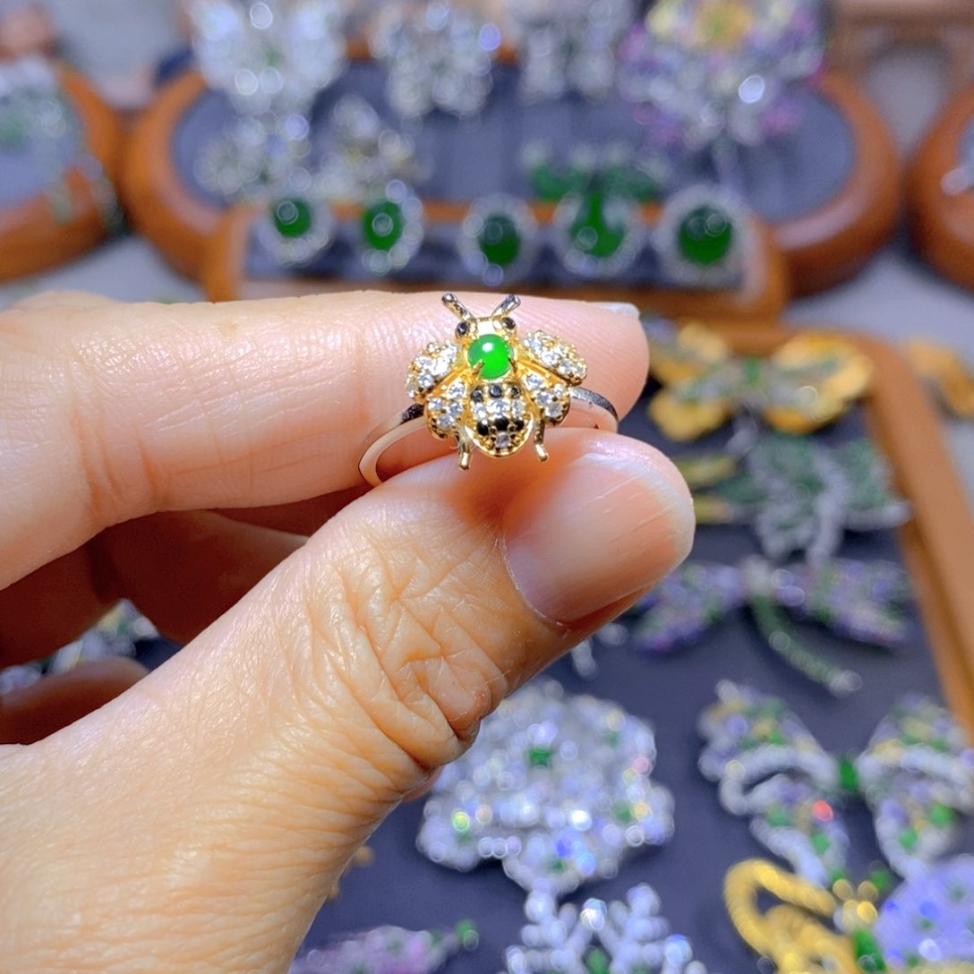 翡翠颈饰银S925镶嵌天然翡翠