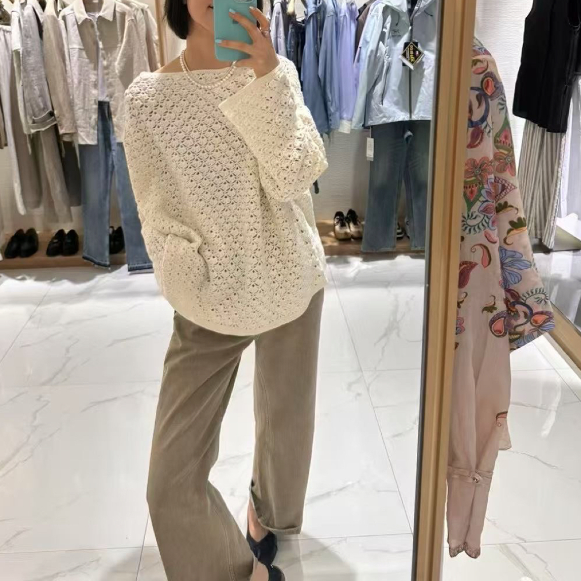 依柏杉新款钩花针织衫