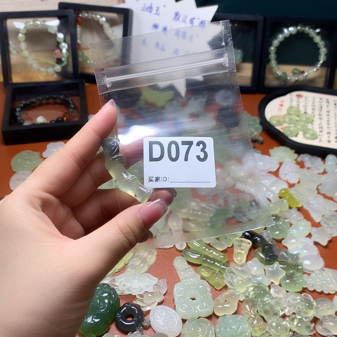 蛇纹石玉颈饰合金锤*哇