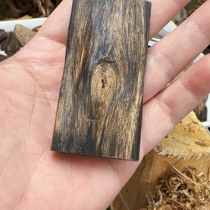 沉香沉香碎屑兰*墨绿棋楠沉香油叶子牌19克