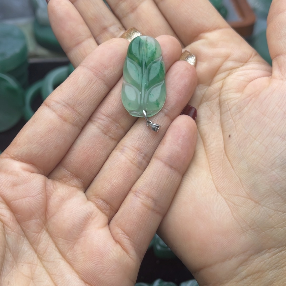 石英质玉颈饰未镶嵌