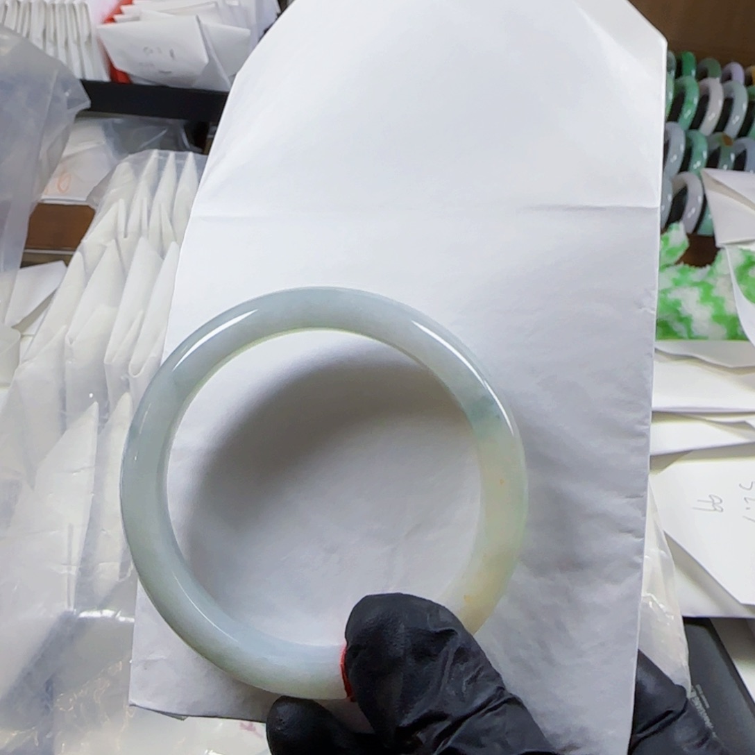 翡翠手镯未镶嵌盛**融