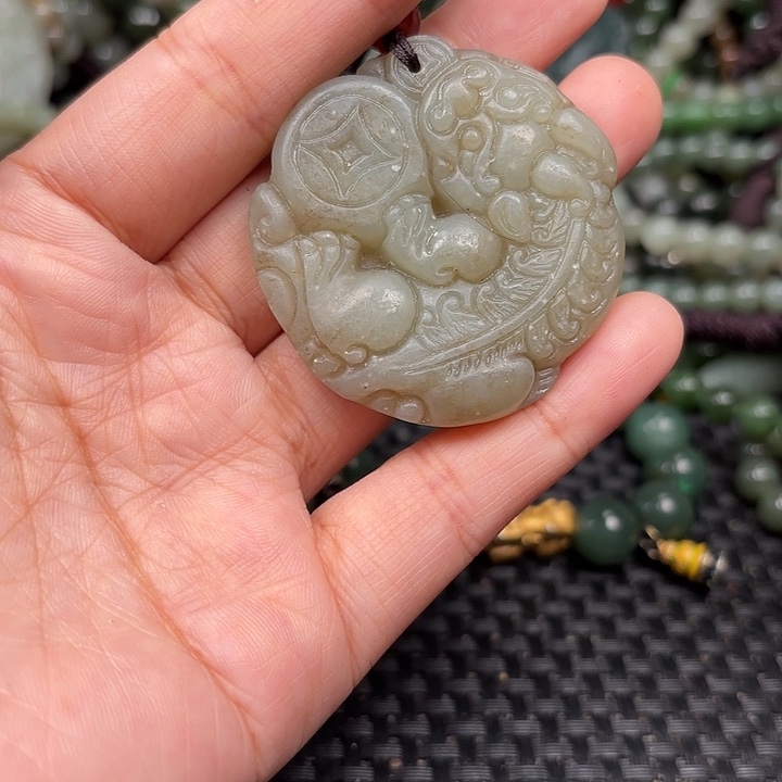 颈饰未镶嵌和田玉