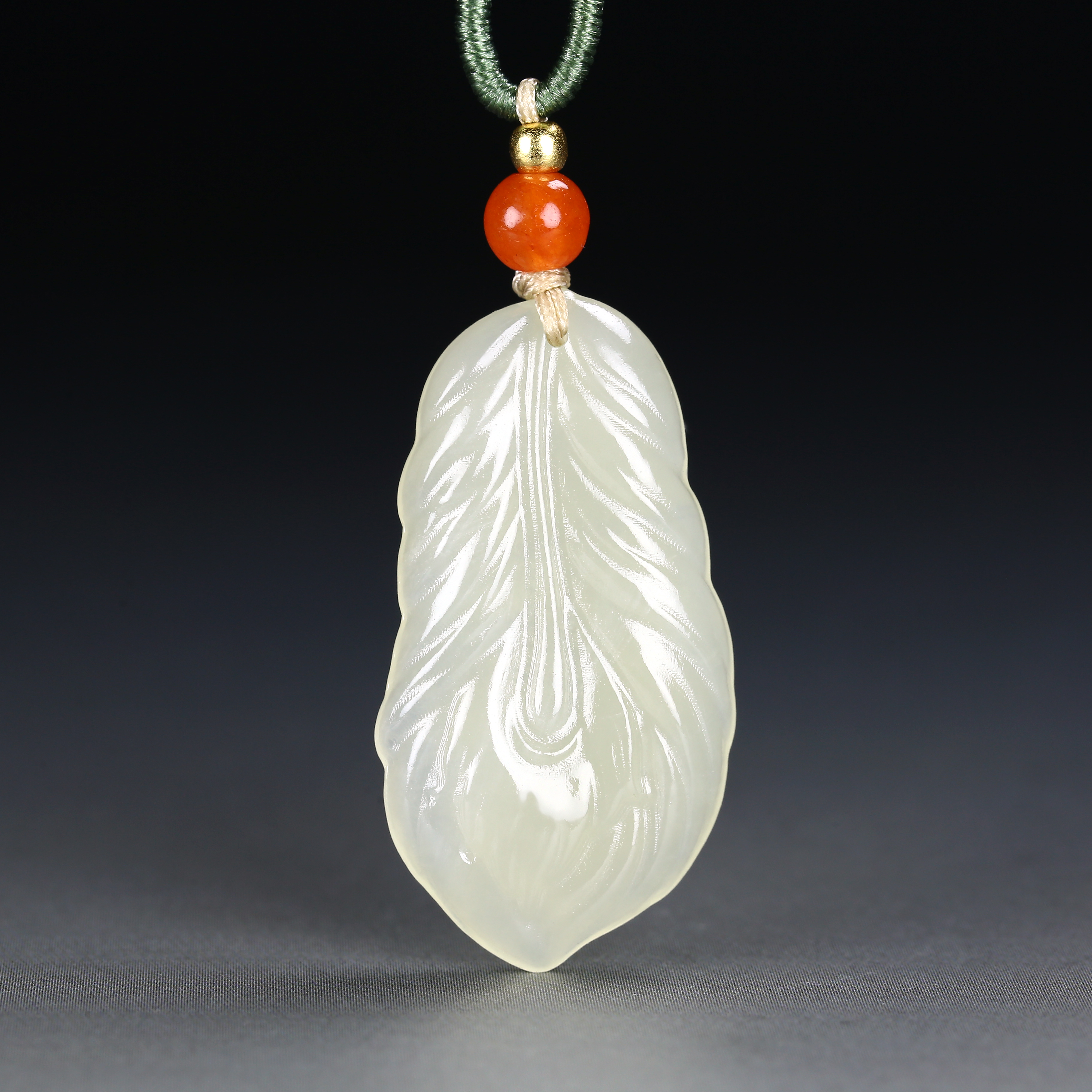 1230001和田玉羽毛吊坠