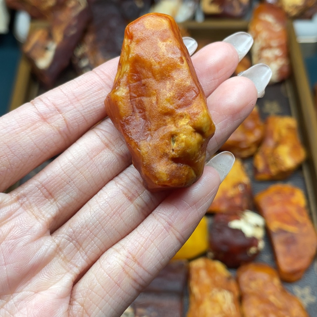 琥珀未镶嵌珠宝奇石