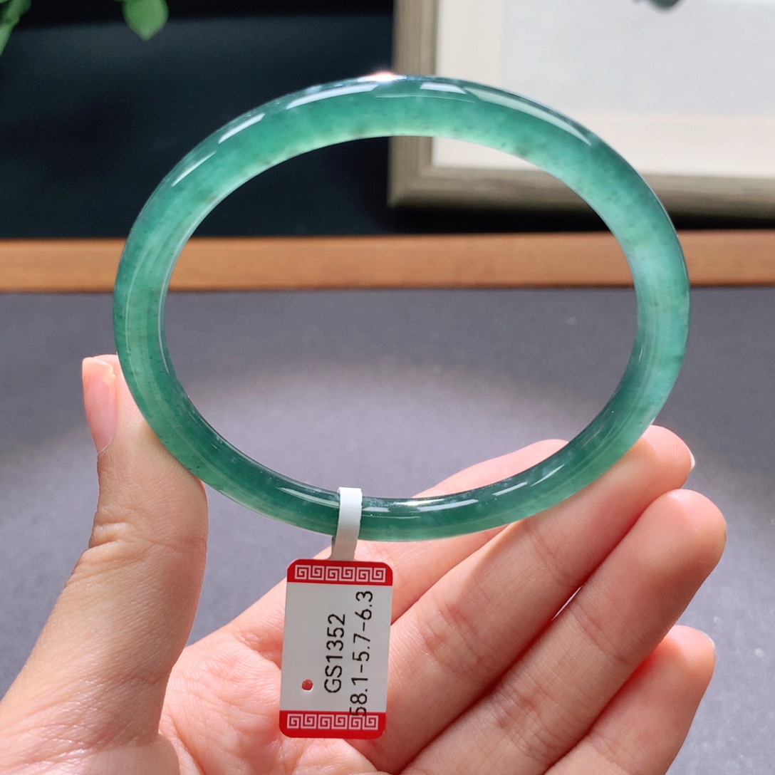 翡翠手镯未镶嵌天然翡翠手镯