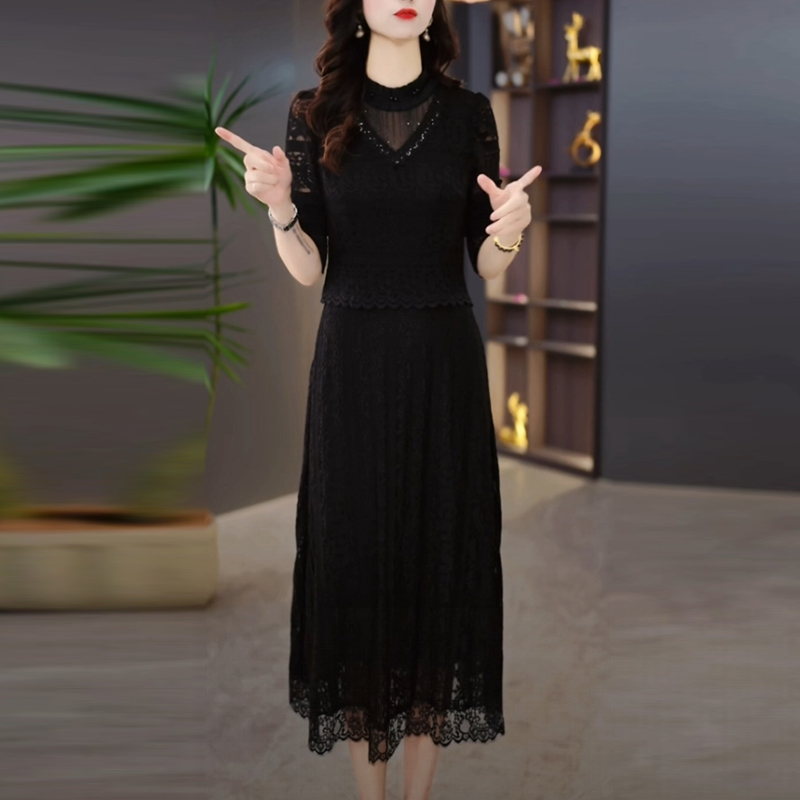 勾花蕾丝轻奢高贵女装2025秋季新款高级感黑色假两件打底连衣裙子