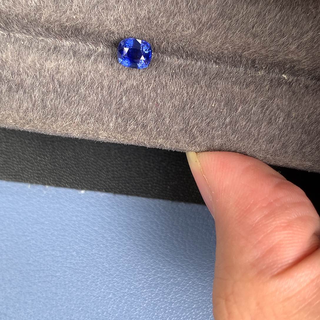 蓝宝石裸石未镶嵌1.15 斯里兰卡 皇家蓝