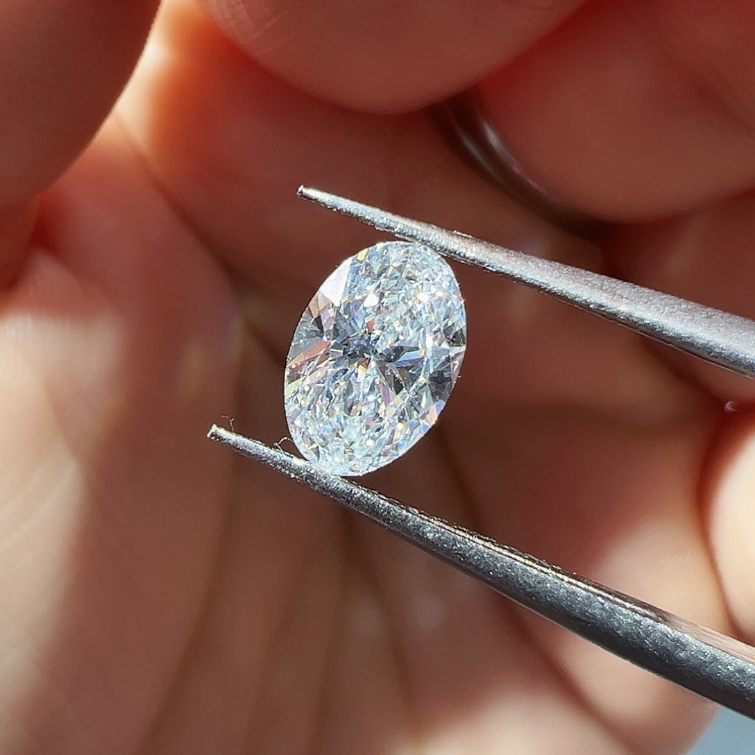 合成钻石裸石1.013ct传统切椭圆培育钻