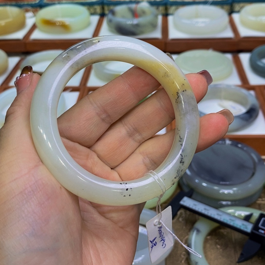 和田玉且末青花飘糖53.8未镶嵌