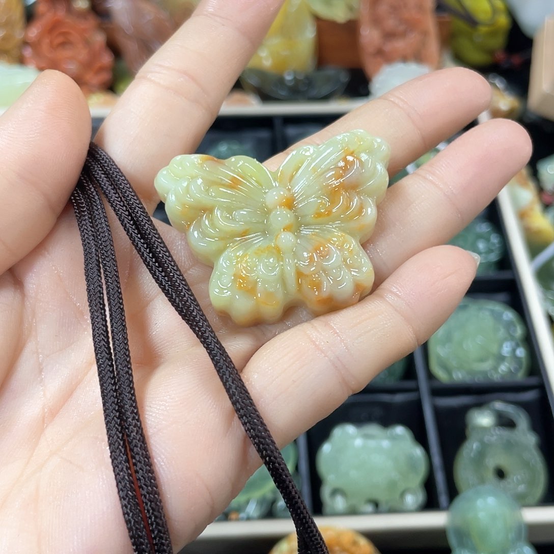 蛇纹石玉颈饰未镶嵌