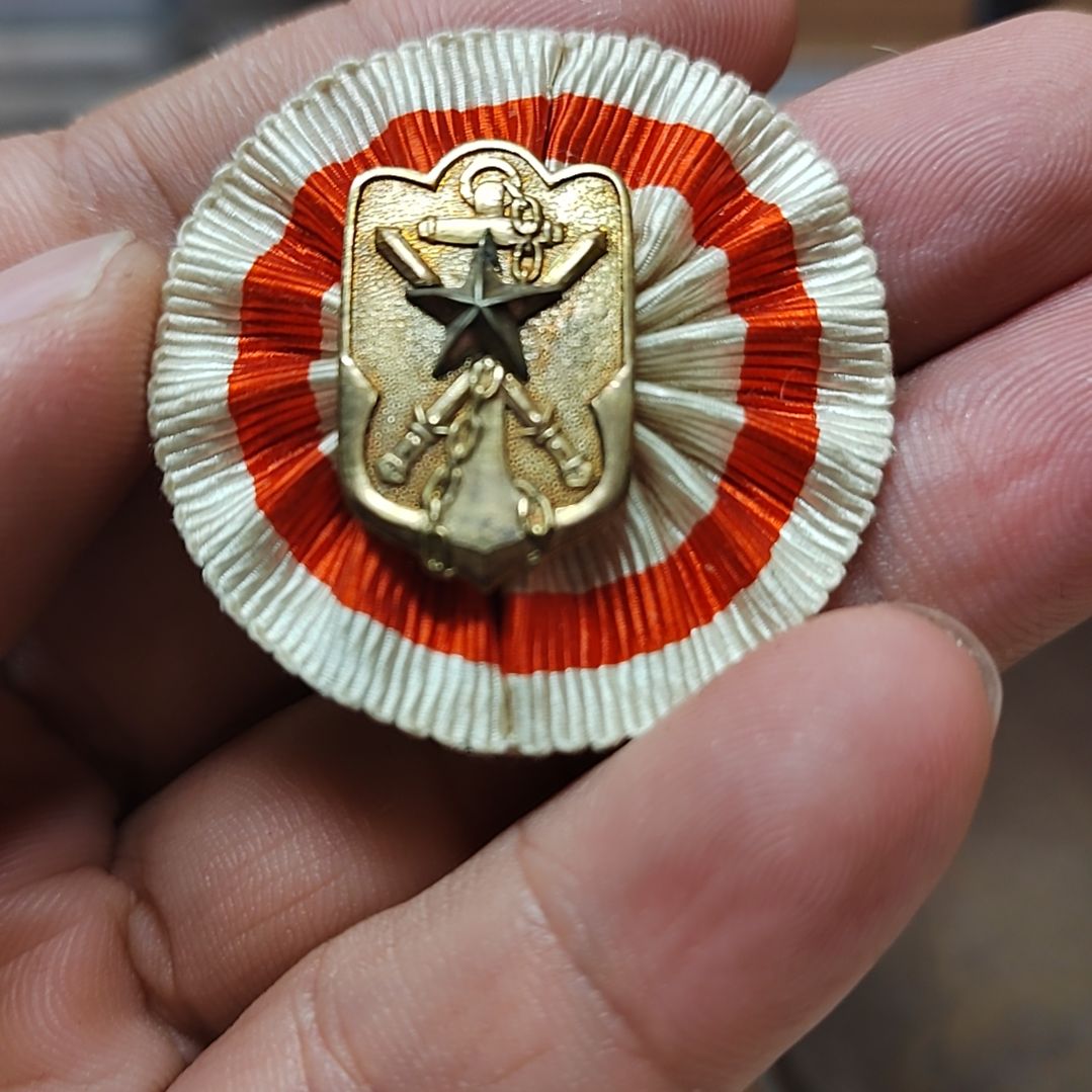 哆***哆日本早期的纪念章一个